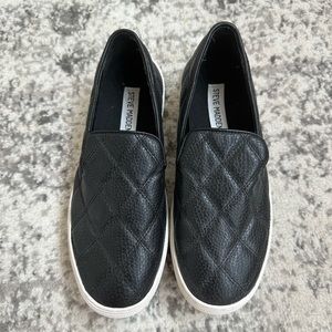 Steve Madden Globe Slip On Shoe - Size 6.5